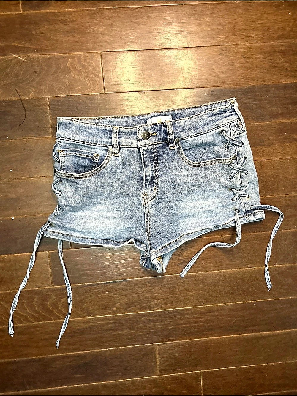 Justin Landing Women's Denim Lace-Up Jean Shorts Waist 28